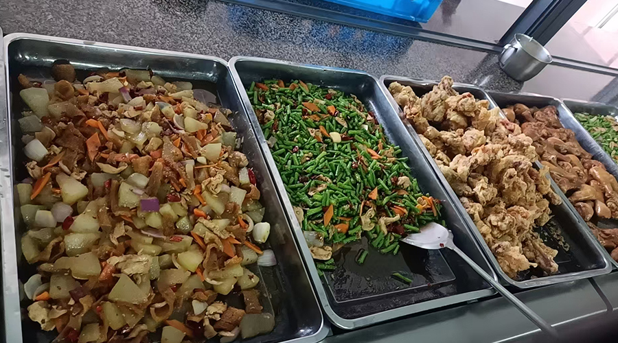 盛夏的來臨，金環(huán)電器關(guān)懷工人飲食