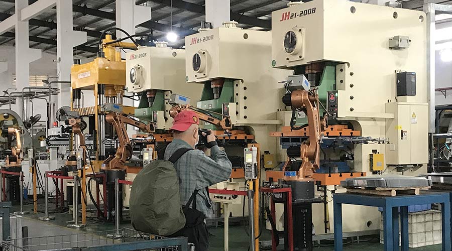 江門市攝影協(xié)會蒞臨金環(huán)電器拍攝交流  用鏡頭見證實力！