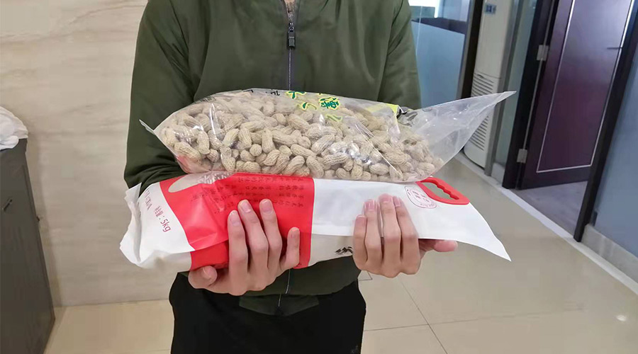 新春關懷 禮滿情暖！金環(huán)電器給員工發(fā)年貨